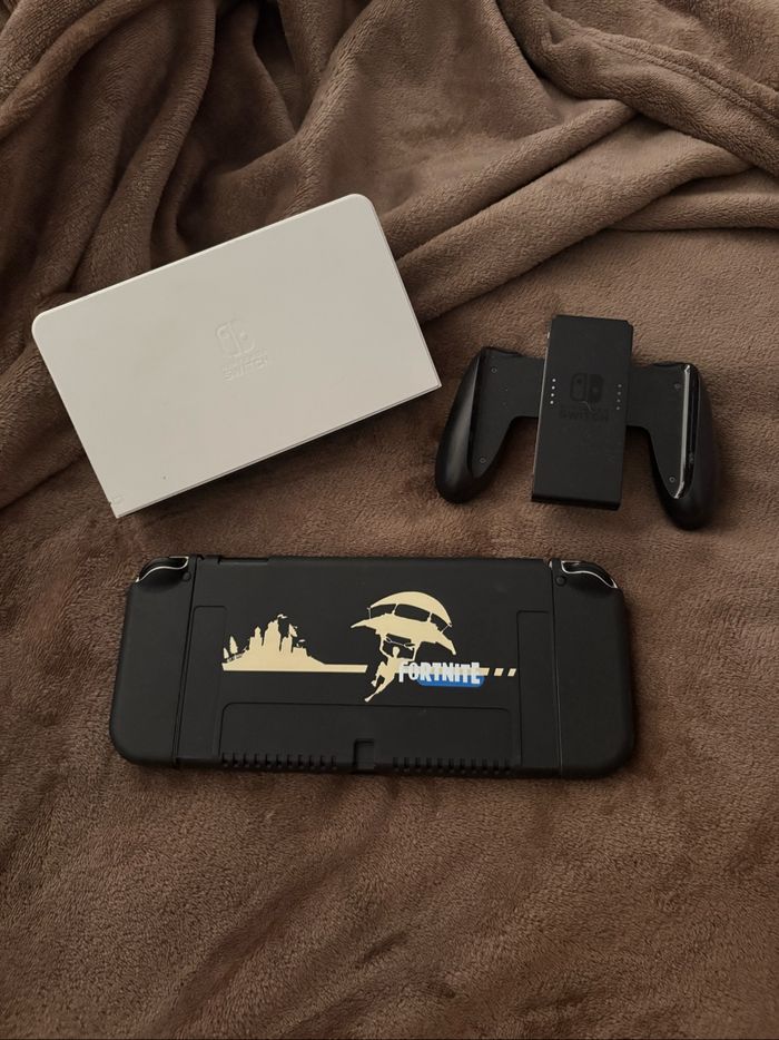 Console Nintendo Switch Oled en très bon état. - photo numéro 5