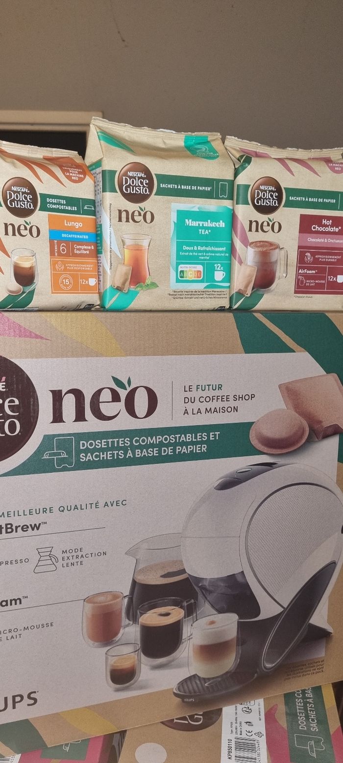 Machine à café neuve  avec 4 packets café thé - photo numéro 3