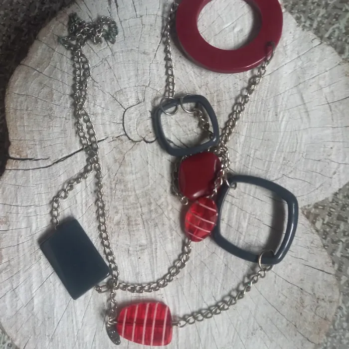 Collier sautoir vintage rouge et noir - photo numéro 2