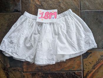 Jupe blanche avec broderie anglaise  Okaïdi neuf 18 mois cart 1 