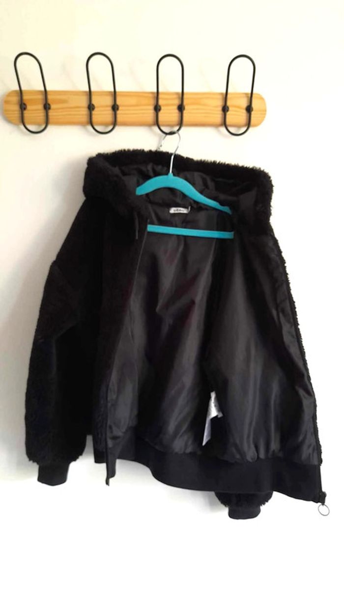Manteau noir à poils doux avec capuche Gémo 10 ans - photo numéro 2