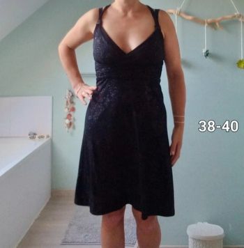 Robe noir à pailettes taille 38-40