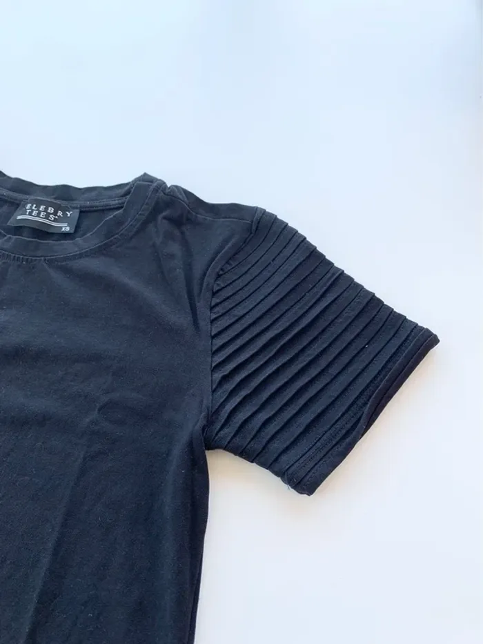 T-shirt Noir Style Destroy – Look Tendance & Audacieux 🖤 - taille S - photo numéro 2