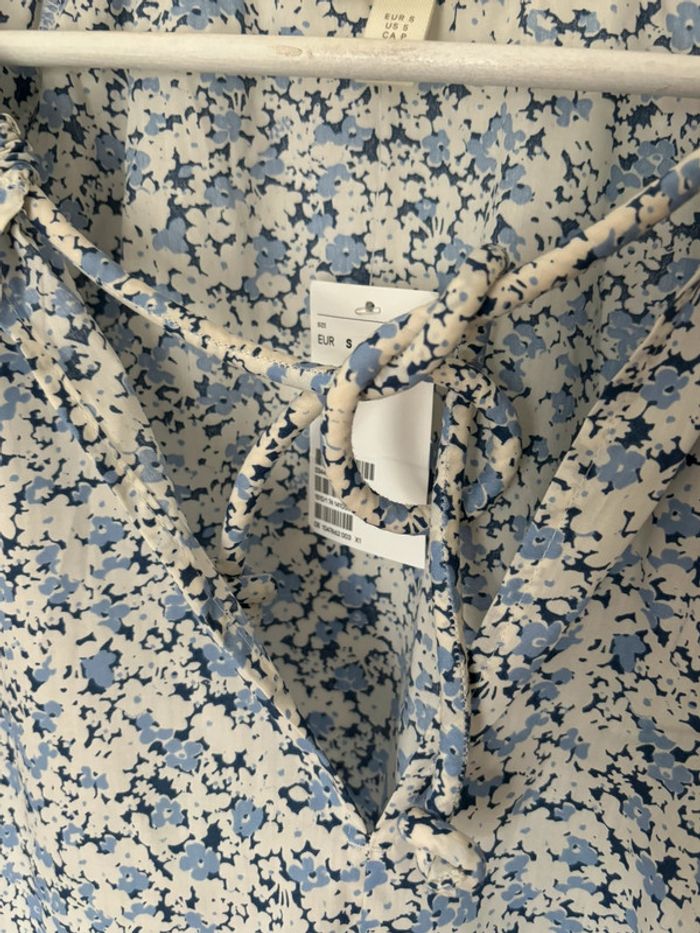 Blouse bleue à fleurs H&M - photo numéro 3