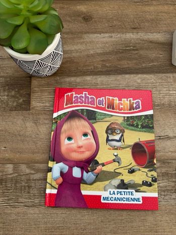 - Masha et Michka la petite mécanicienne  - Très Bon état