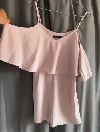 Combinaison short fluide rose pâle taille M en très bon état 
