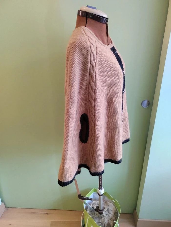 Cape beige Galeries Lafayette t. Unique - photo numéro 5