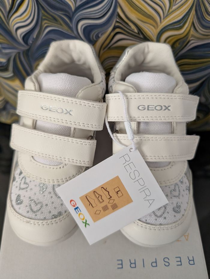Chaussures fille. Taille 22. Neuf. Geox - photo numéro 4