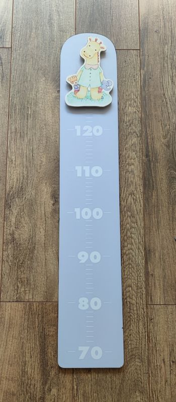 Toise de chambre bébé girafe