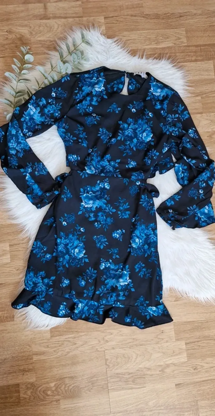 Magnifique robe dos ouvert - photo numéro 3