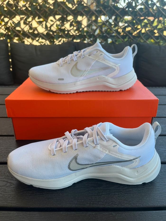 Baskets , Nike , Femmes , Blanches , Taille 39 , Neuves