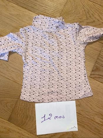 Sous-pull col roulé rose pâle fleurs grises – 12 mois