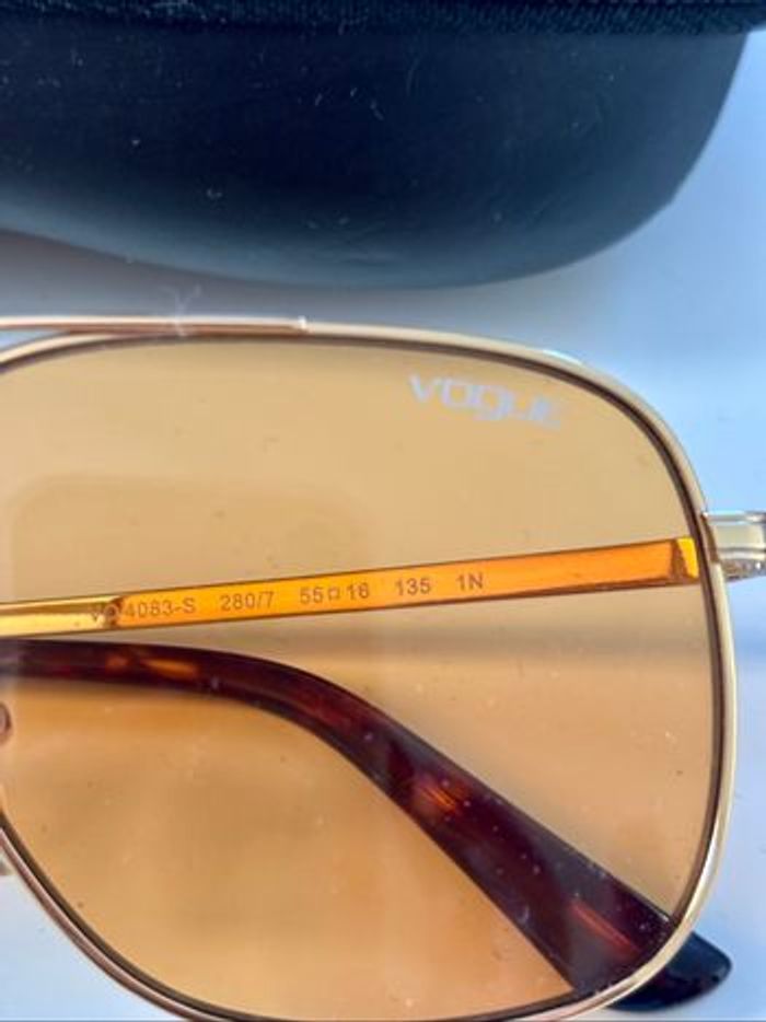 Lunettes de soleil Vogue x Gigi Hadid - photo numéro 2