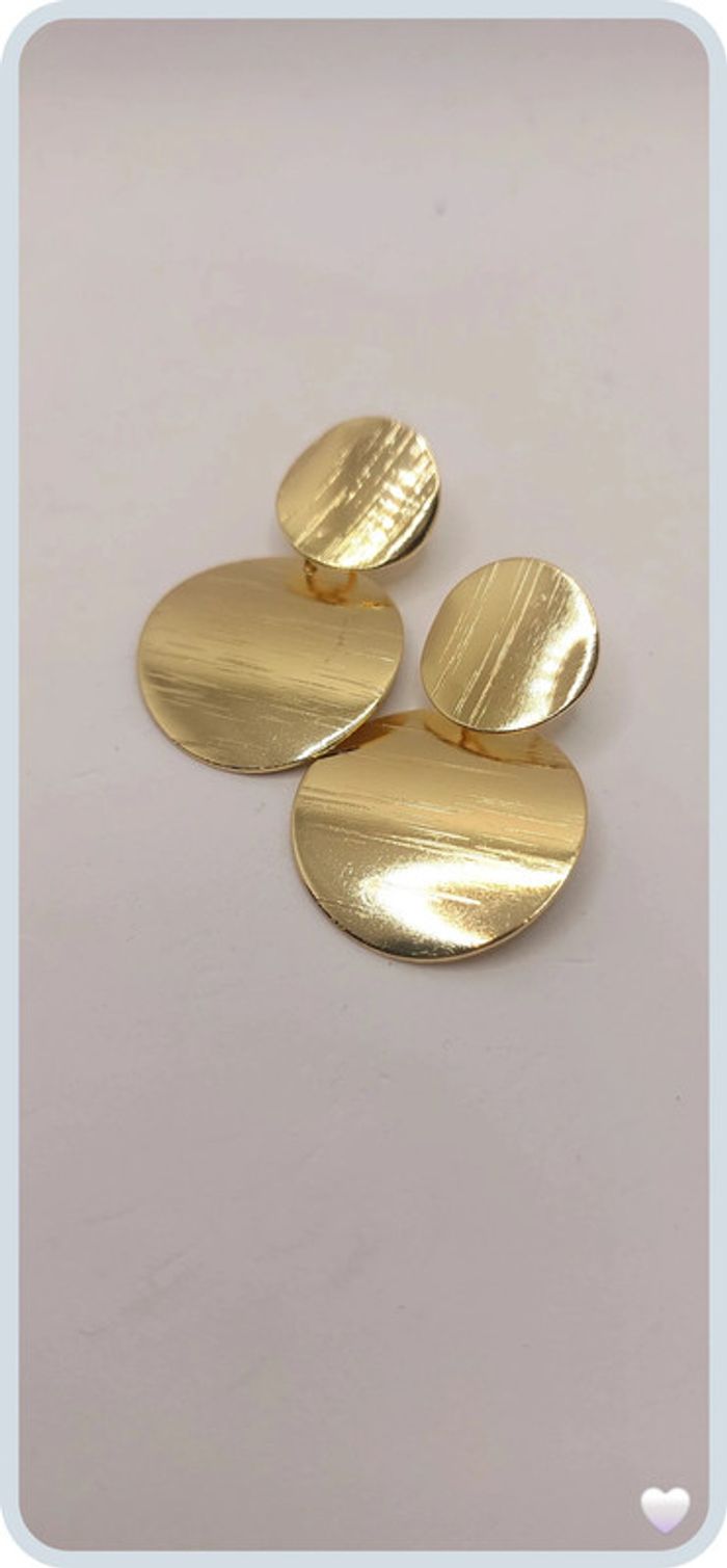 magnifique boucles d oreilles en acier dorée