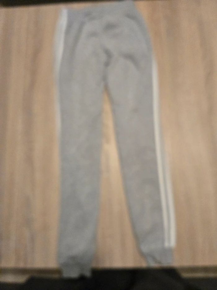 Jogging pantalon adidas 12 ans avec poches état impeccable - photo numéro 3