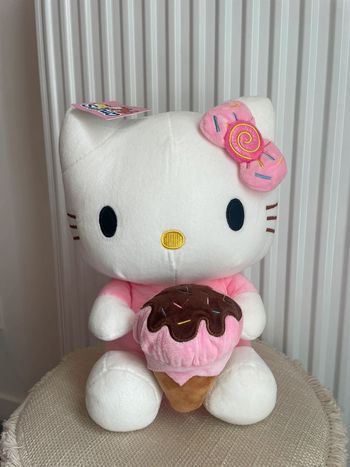 Peluche Hello Kitty avec sa Glace