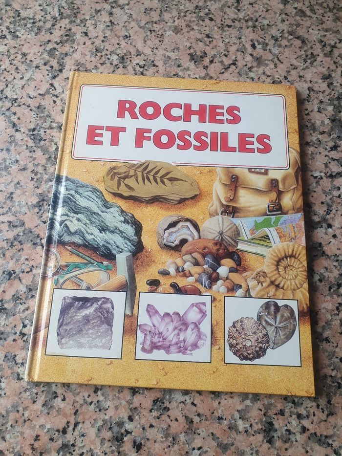 Livre :" Roches et Fossiles "