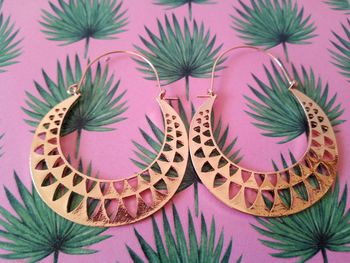 Créoles dorées texturées à triangles