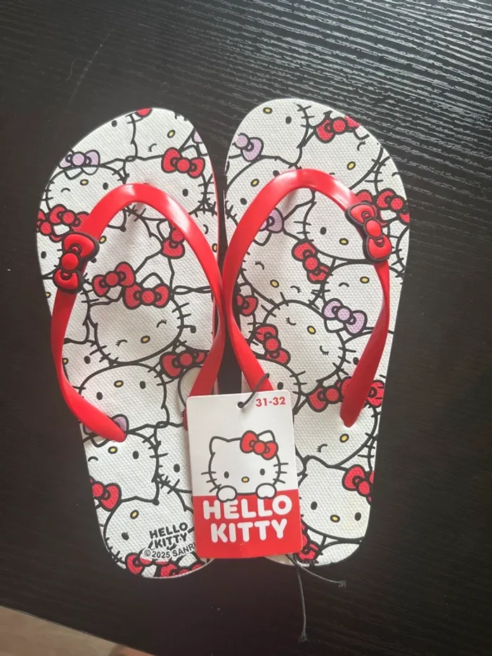 tong hello kitty