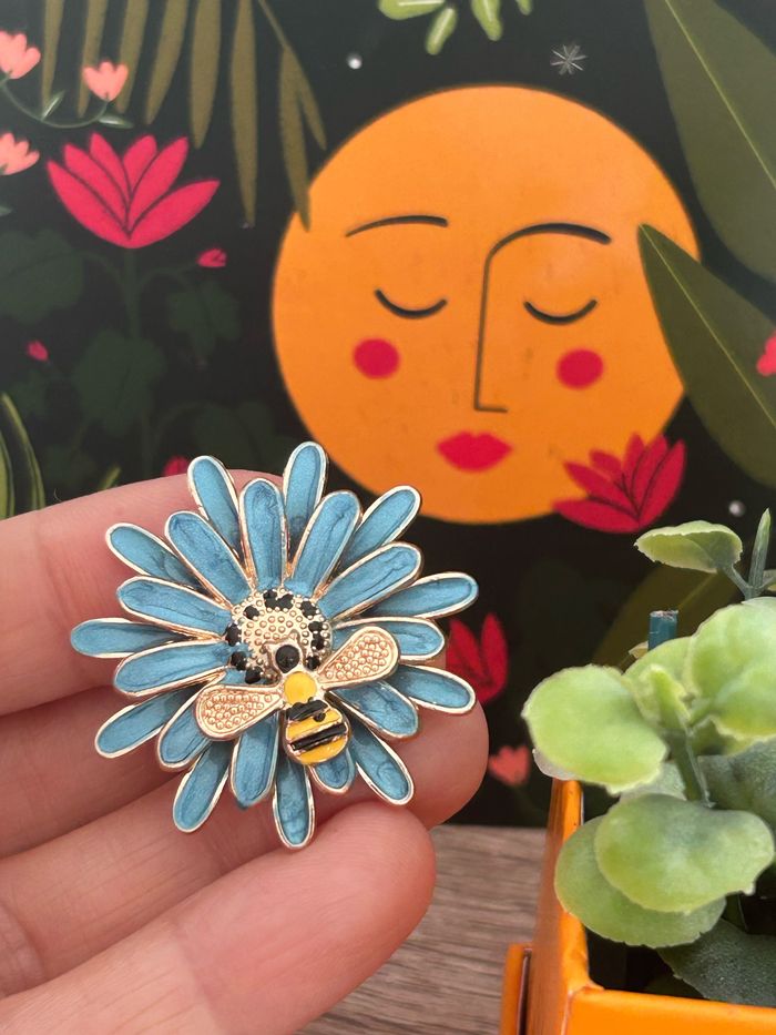 Broche, petit Abeille sur fleur - photo numéro 2