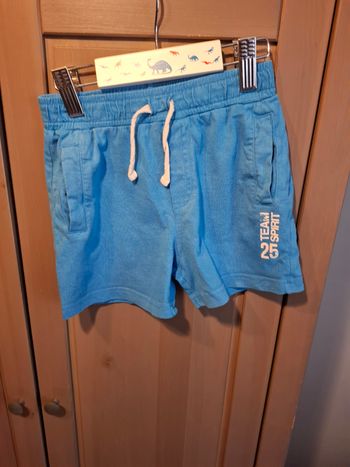 Short 4 ans