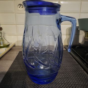 Pichet avec son bouchon 