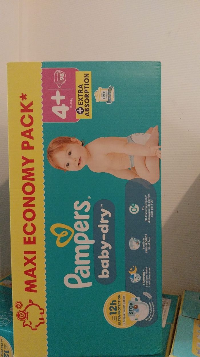 Couches Pampers taille 4+ maxi eco pack ,98 couches , 10 a 15 kgs