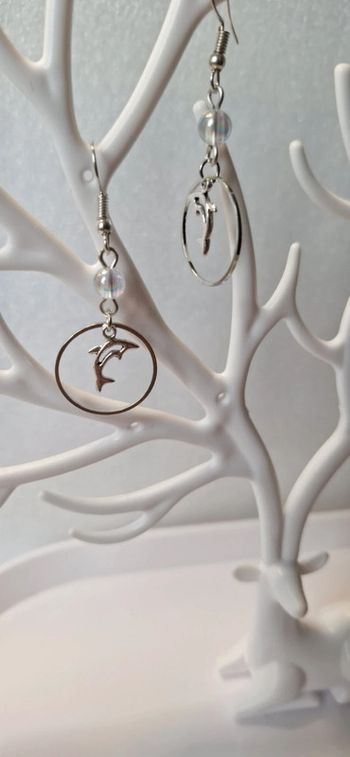 Boucles d’oreilles dauphins & cercles argentés