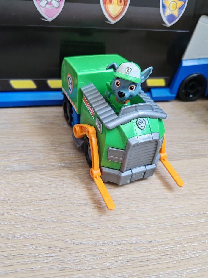 Pat patrouille, rocky et son véhicule