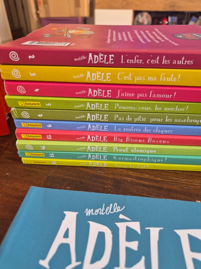 Lot Mortelle Adèle, 11 livres et 2 jeux loisirs creatifs - photo numéro 2
