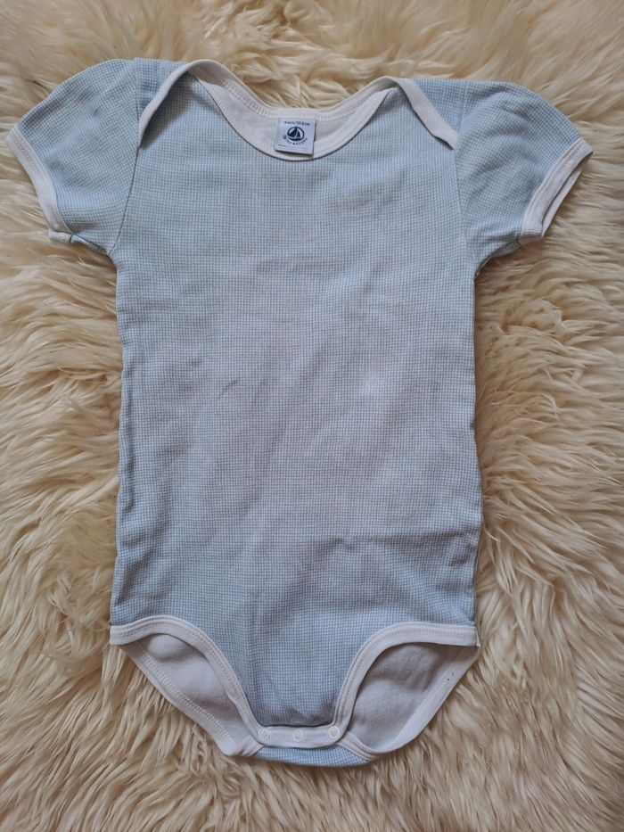 Lot de 4 bodies manches courtes Petit Bateau taille 4 ans - photo numéro 2