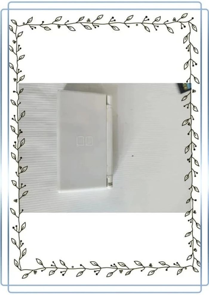 Lot nintendo ds avec une nintendo blanche en bon état mais il y'a des traces + 3 jeux - photo numéro 8