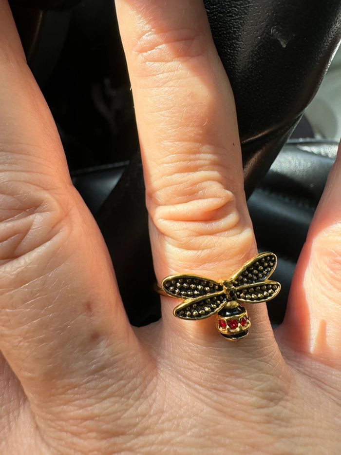 Bague réglable acier inoxydable or abeille cristaux rouge résine noire - photo numéro 5