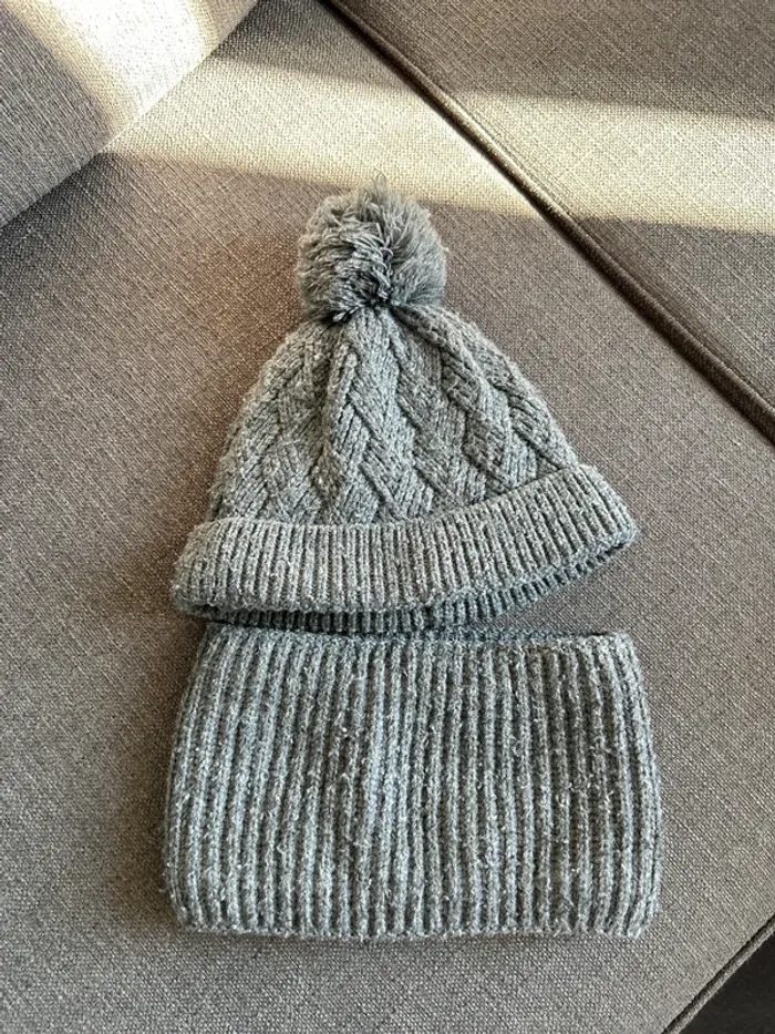 Bonnet et tour de cou