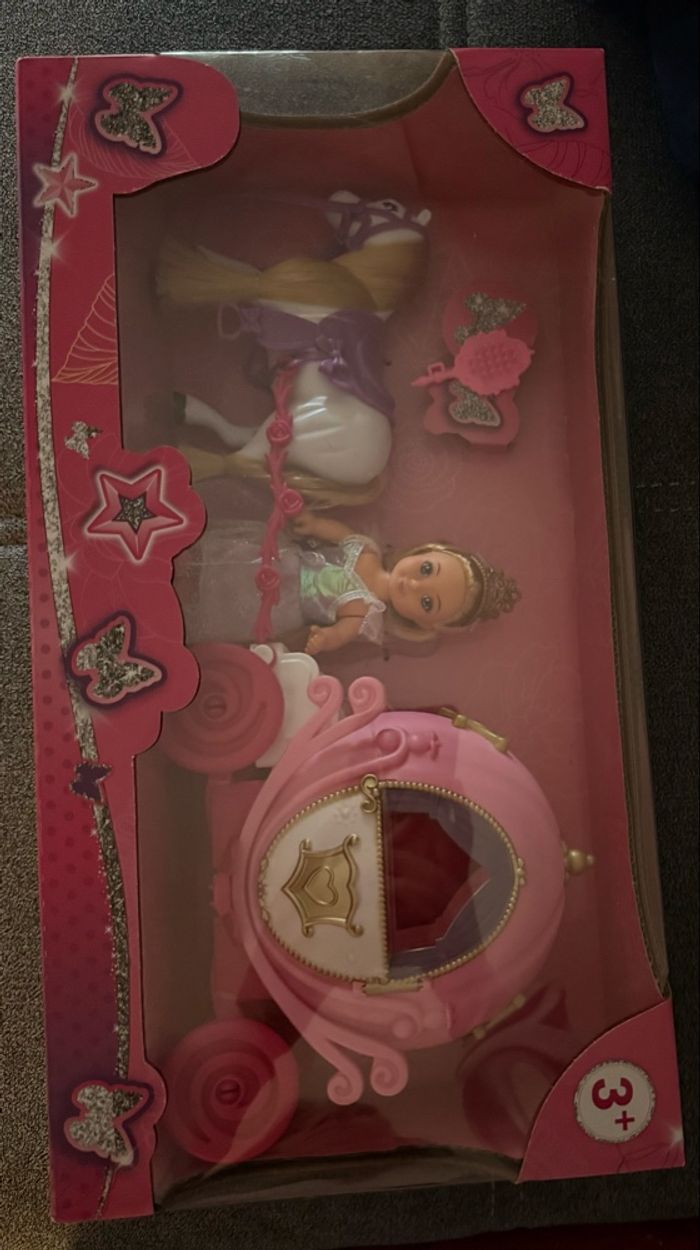 Poupée princesse avec sa calèche et son cheval  neuf - photo numéro 3