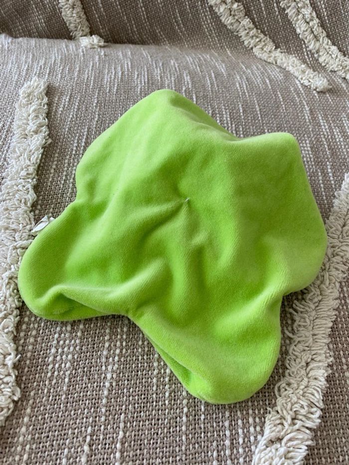 Peluche doudou plat 22cm Naïma ours vert et rose très bon état - photo numéro 3
