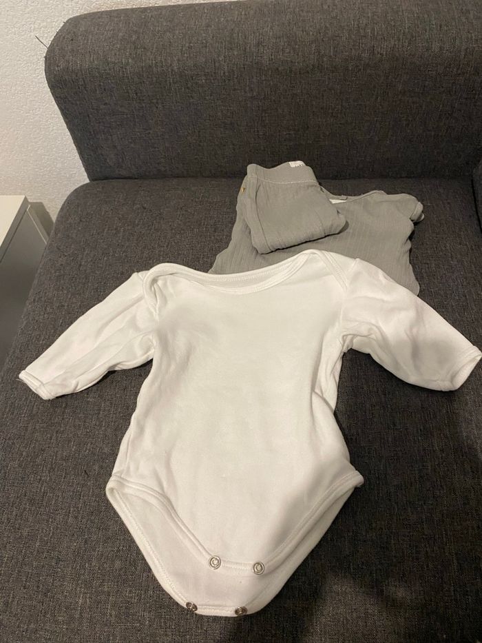 Lot bodies et pantalon - photo numéro 9