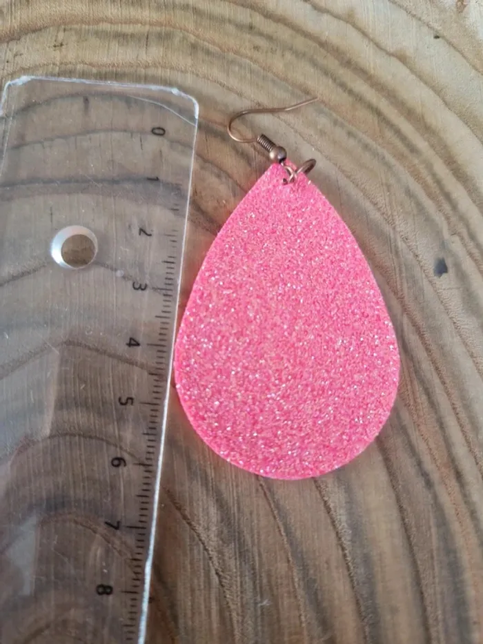 Boucles d'oreilles fantaisies ovale souple fuschia pailleté - photo numéro 2
