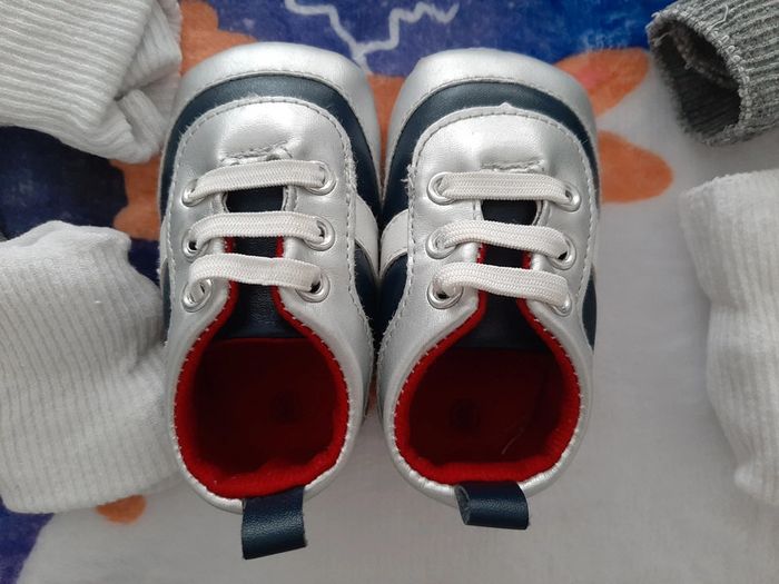 Chaussures souples et chaussettes bébé - photo numéro 4