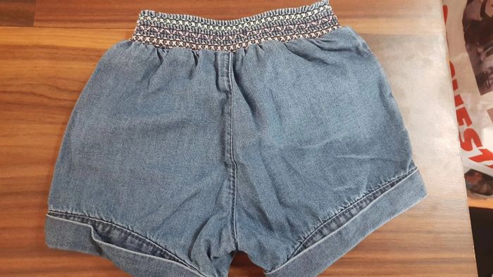 Beau petit short en jean 3 mois