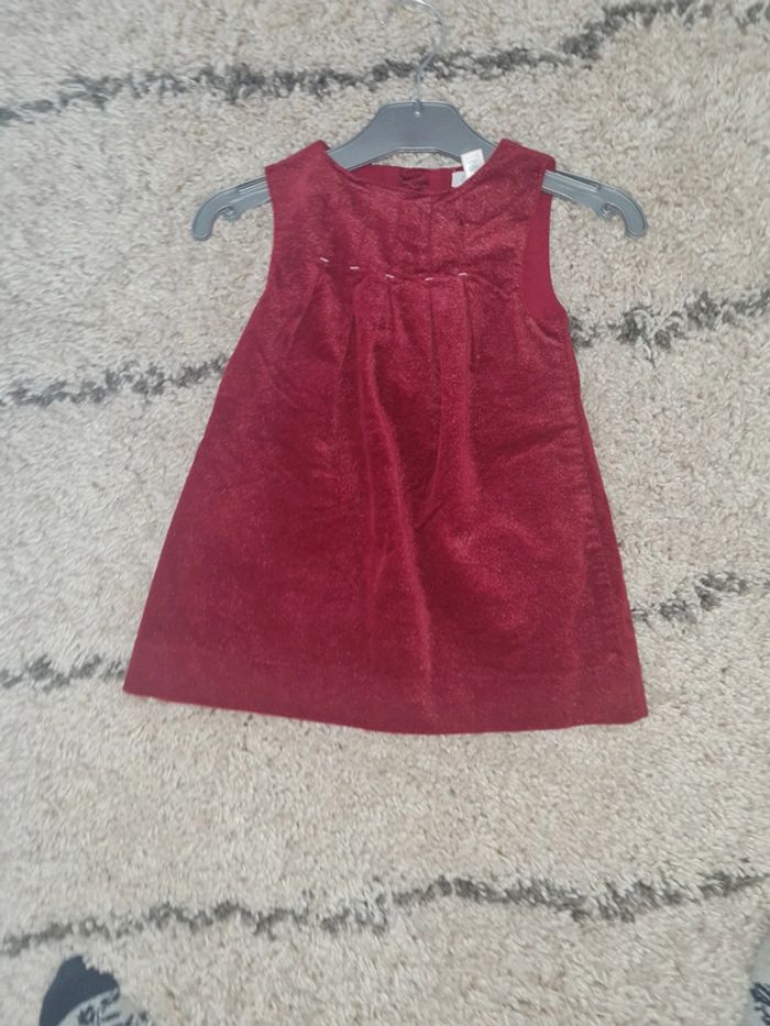 Robe rouge pailleté 12 mois très bon etat