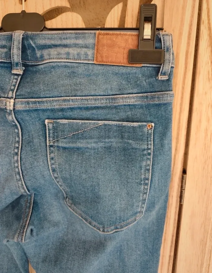 Jean skinny 7/8 ème bas effilés T 38 Zara - photo numéro 11