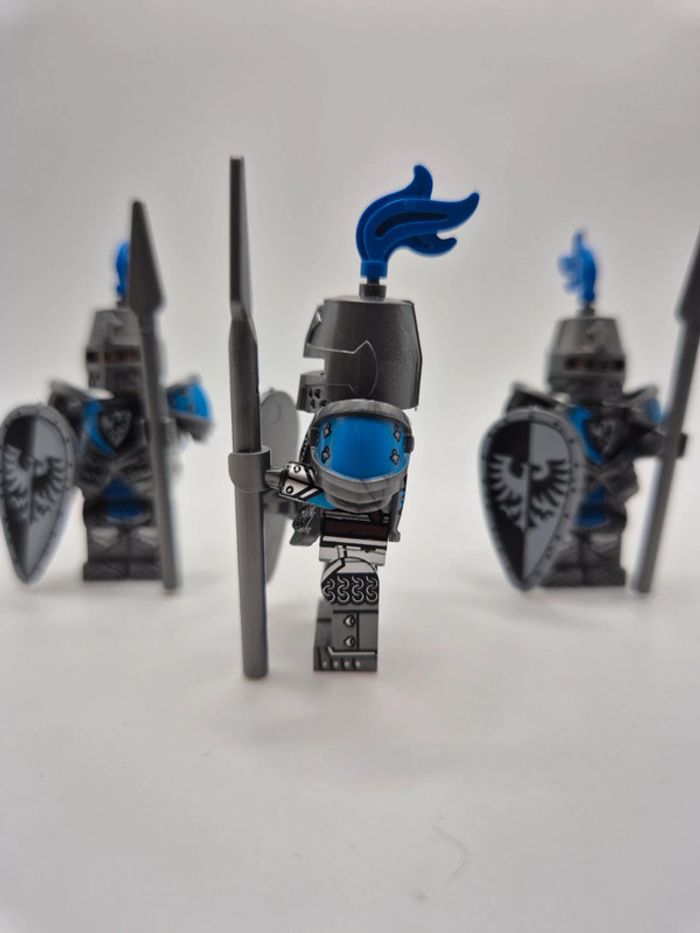 Figurines type lego 3 soldats chevaliers Faucon noir - photo numéro 3