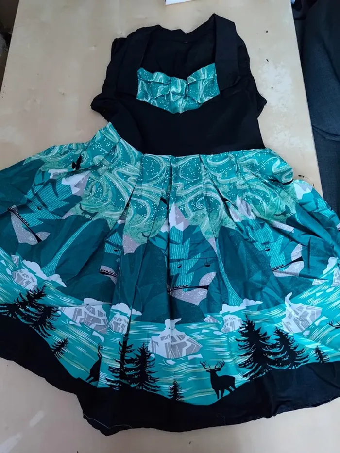Charmante robe bleutée