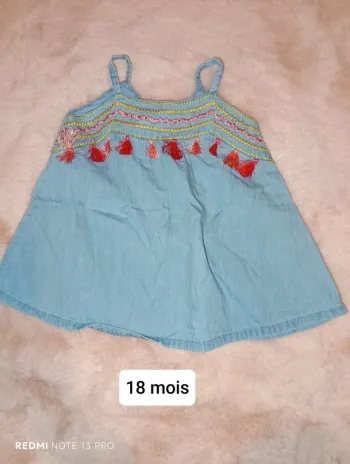Robe à bretelles jeans souple à pompons et broderie