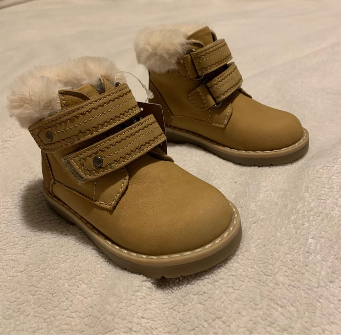 Bottines en cuir, fourrées - taille 19 - photo numéro 2