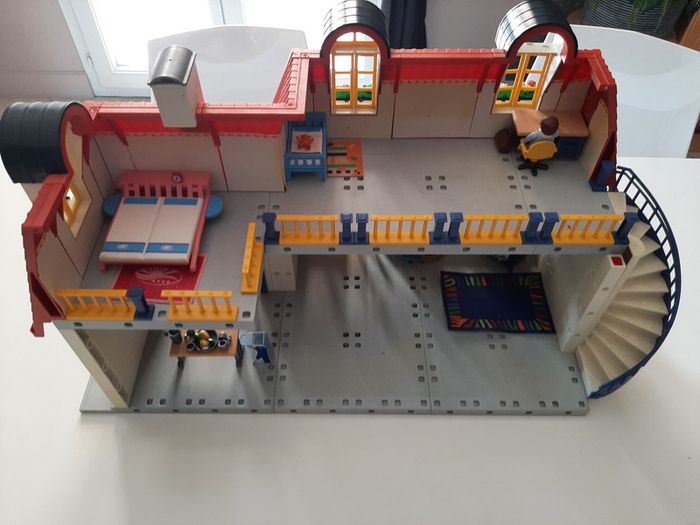 Playmobil très grande (et belle) maison fleurie à étage avec personnages et mobilier, décorations - photo numéro 4