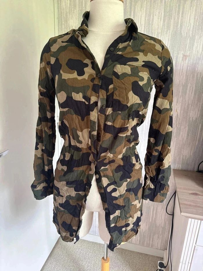 Chemise longue à motif militaire taille 36 marque Jennyfer•