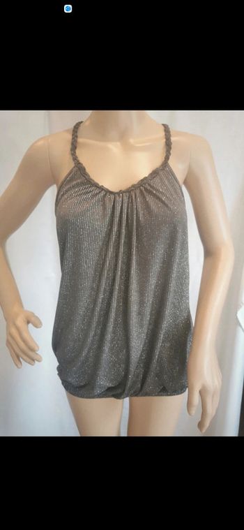 Top gris avec fil métallisé argenté. Taille 40. Cache Cache