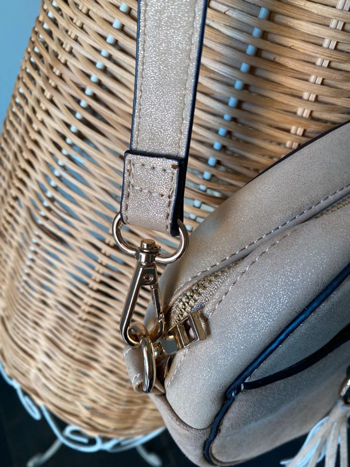 Sac à main beige pailleté doré rond avec pompom Camaïeu - photo numéro 3